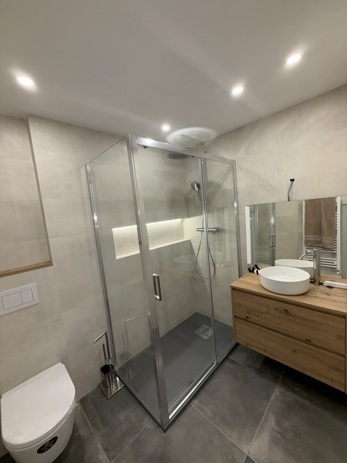 Ventana oscilobatiente a desnivel